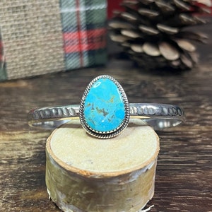 17 Pulseira de punho de turquesa e prata esterlina Kingman feita no sudoeste