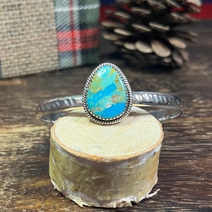 16 Pulseira de punho de turquesa e prata esterlina Kingman feita no sudoeste
