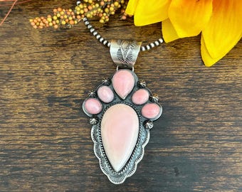 Colgante de caracola rosa y plata de ley de Gilbert Platero