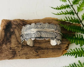 Brazalete de plata de ley hecho por Navajo