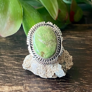 Navajo Made Australian Gaspeite & Sterling Silver Ring Size 8.75