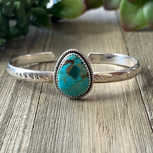 Pulseira de punho Kingman turquesa e prata esterlina feita no sudoeste