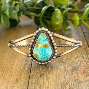 Bracelet manchette naturel Birds Eye Kingman turquoise et argent sterling Dave Skeets