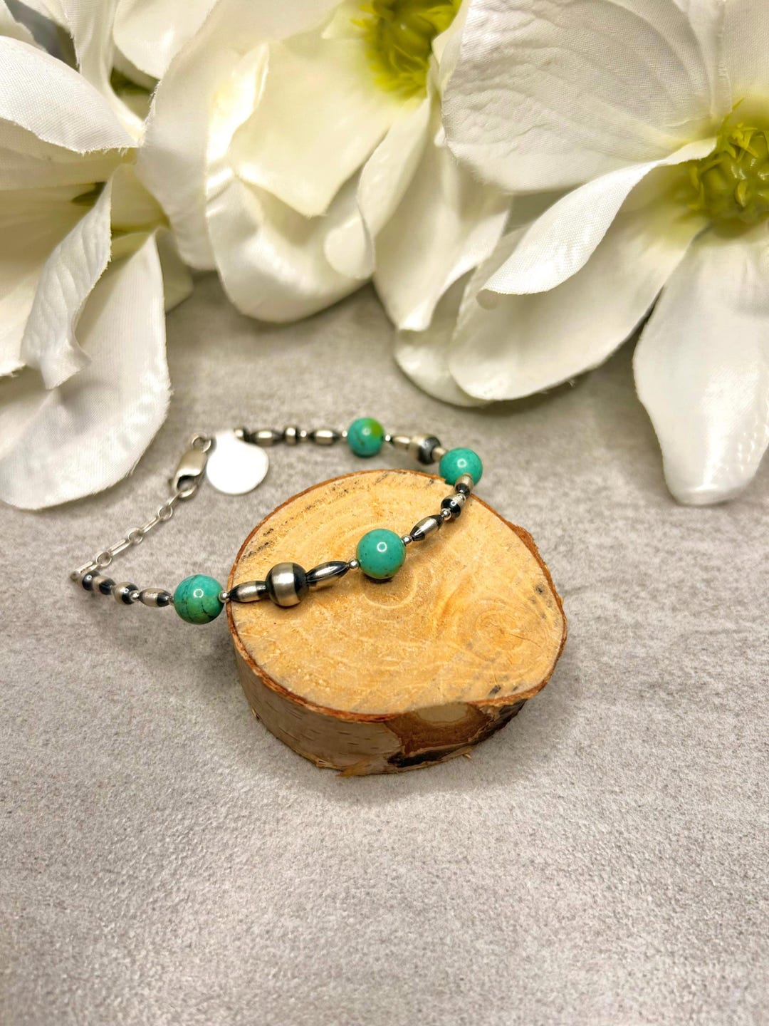 Kingman Turquoise and Navajo Pearl Bracelet main image 1