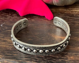 Brazalete de plata de ley hecho por Navajo