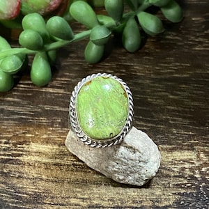 Navajo Made Gaspeite & Sterling Silver Ring Size 6.5