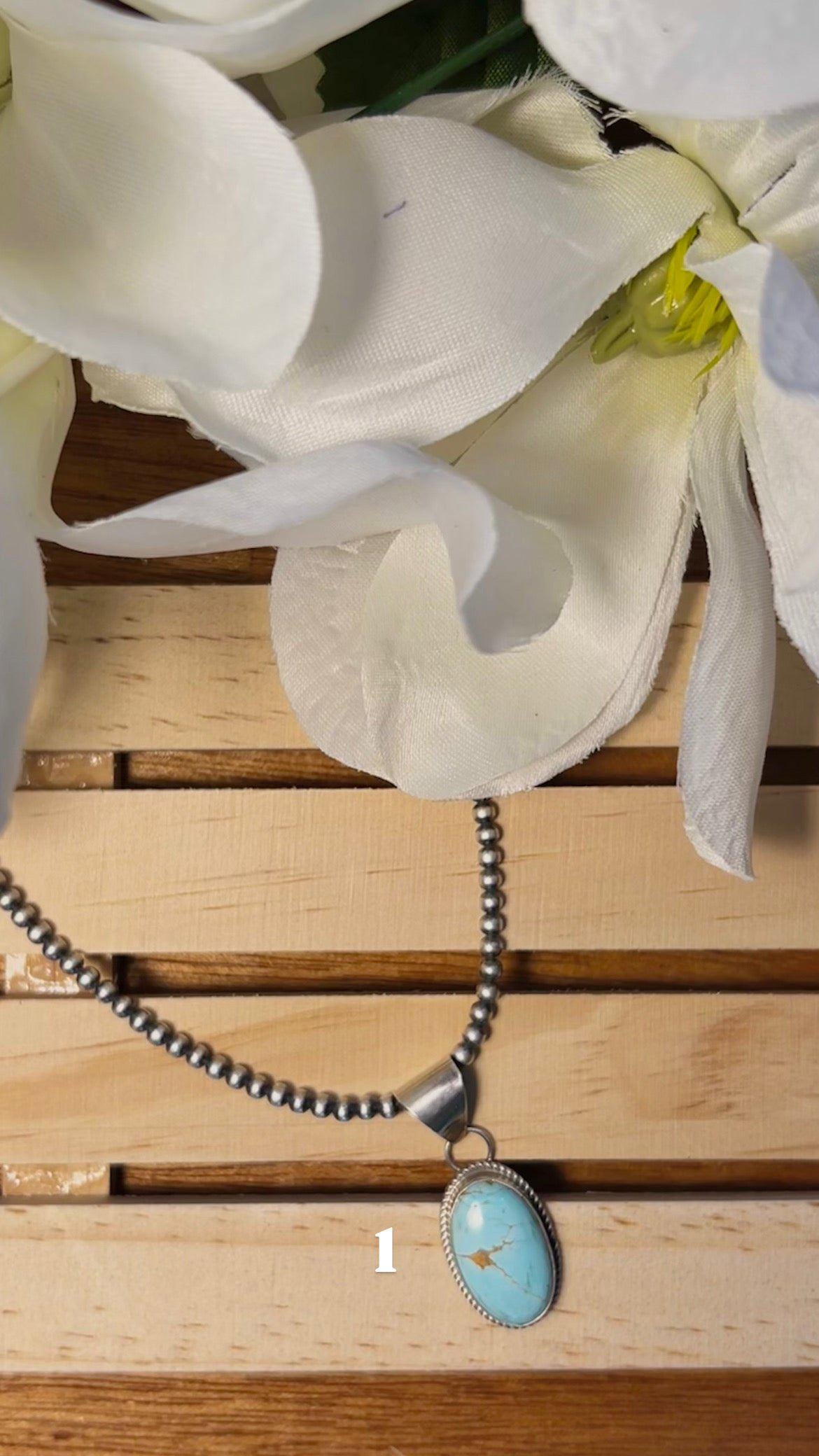 ナバホ族製ロイストンターコイズ＆ゴールデンヒルズターコイズ