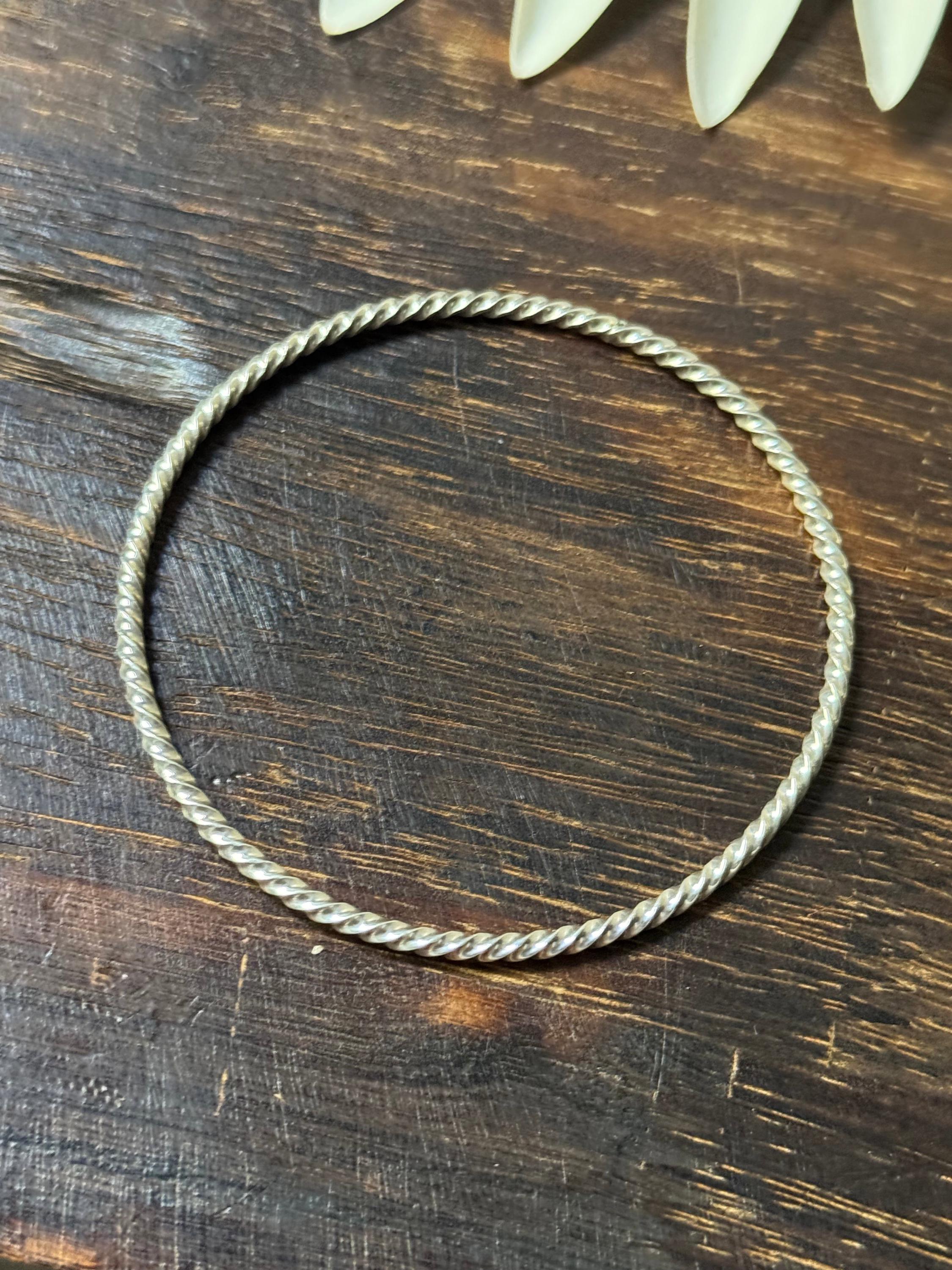 ナバホ族製スターリングシルバーバングルブレスレット - Etsy 日本