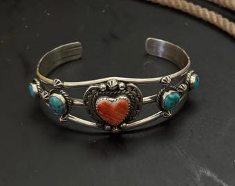 ナバホ族製マルチストーン＆スターリングシルバーのカフブレスレット