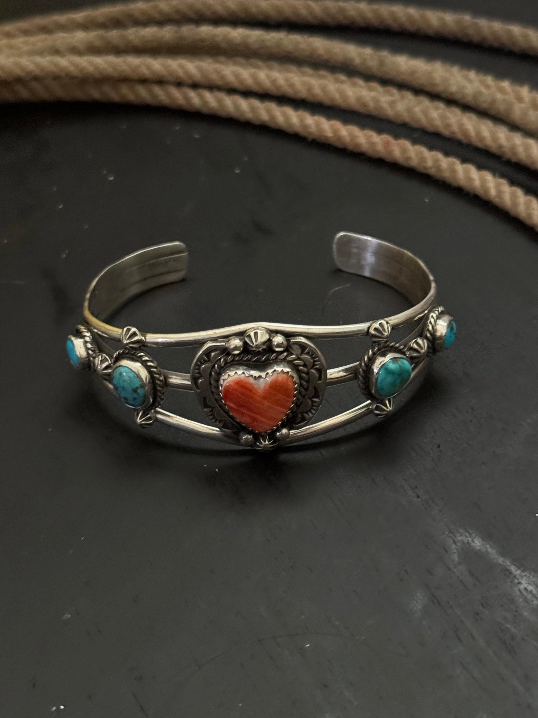 ナバホ族製マルチストーン＆スターリングシルバーのカフブレスレット