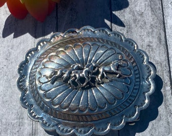 ナバホ族の馬のベルトバックル ニッケルシルバーの宝石