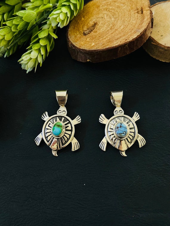 Navajo Handmade Turquoise & Sterling Silver Turtle