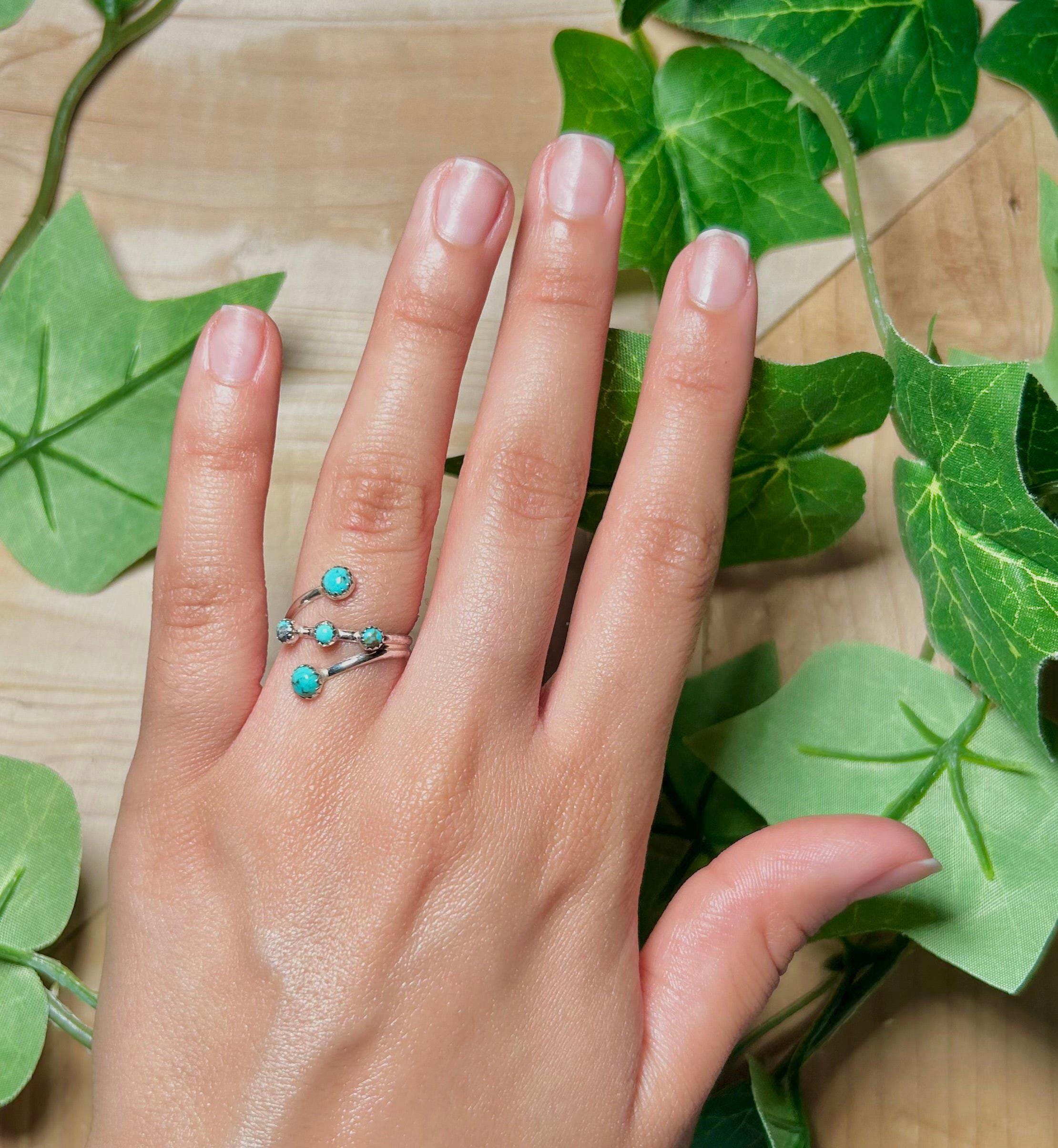 ナバホ　シルバーリング　キングマンターコイズ　スクエア　スターリング ナバホ族製キングマンターコイズとスターリングシルバーのリング