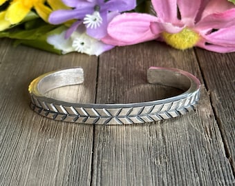 Brazalete de plata de ley hecho por Navajo
