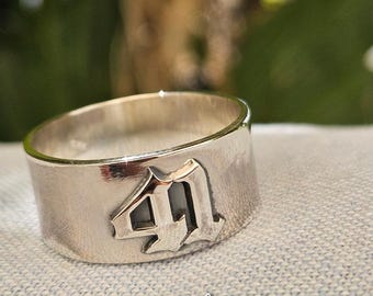 Anillo de plata de ley con número angelical: joyería personalizada con fecha de la suerte