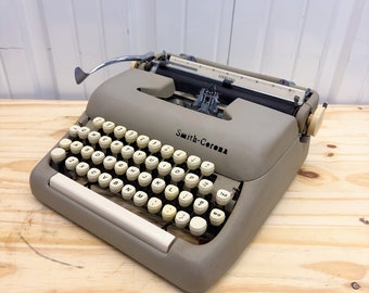 1940s Smith Corona Super Sterling Portable Typewriter in Working Condition With Case