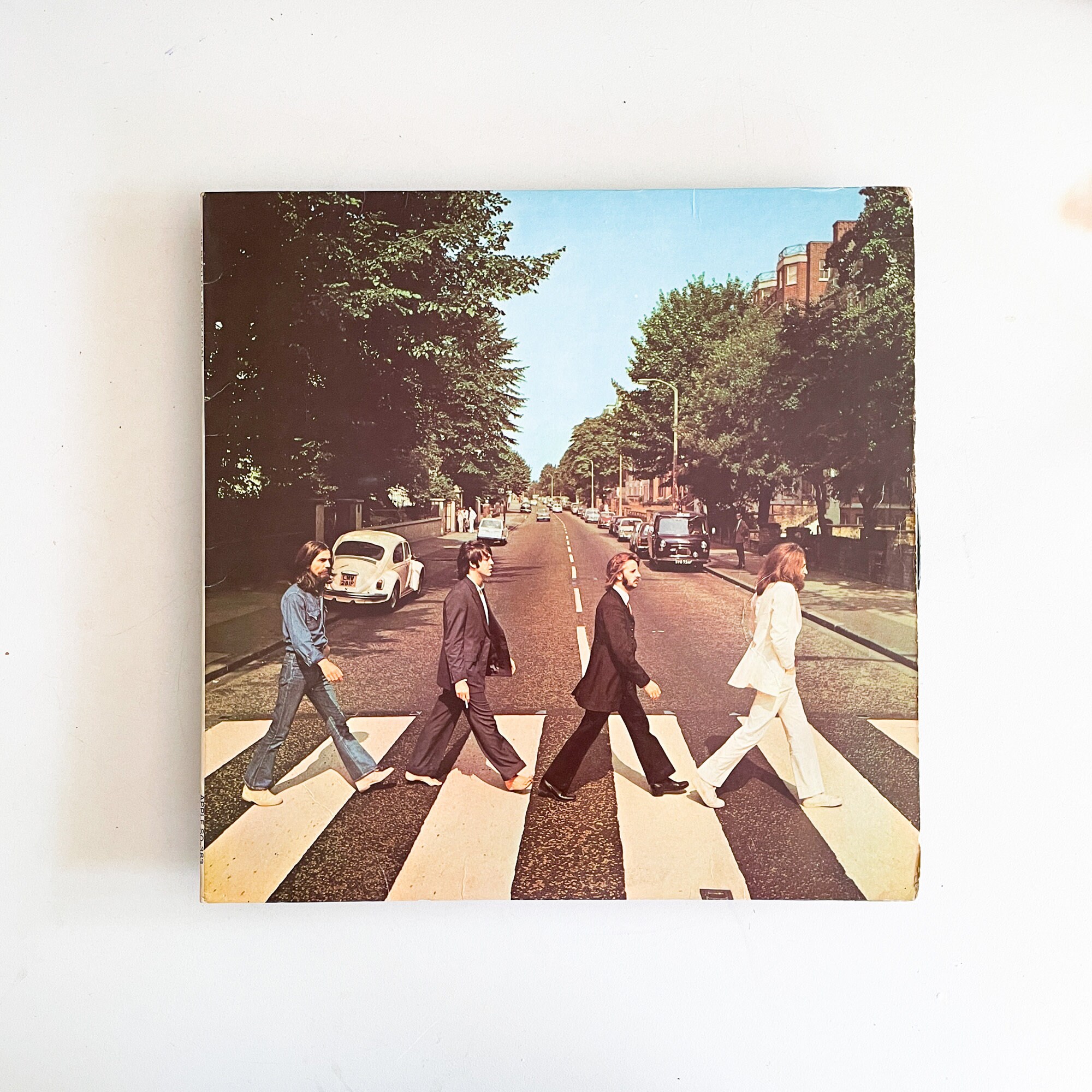 Эбби роуд обложка. Битлз альбом эбби роуд. The beatles эбби роуд. Битлз abbey road. Битлз abbey road.