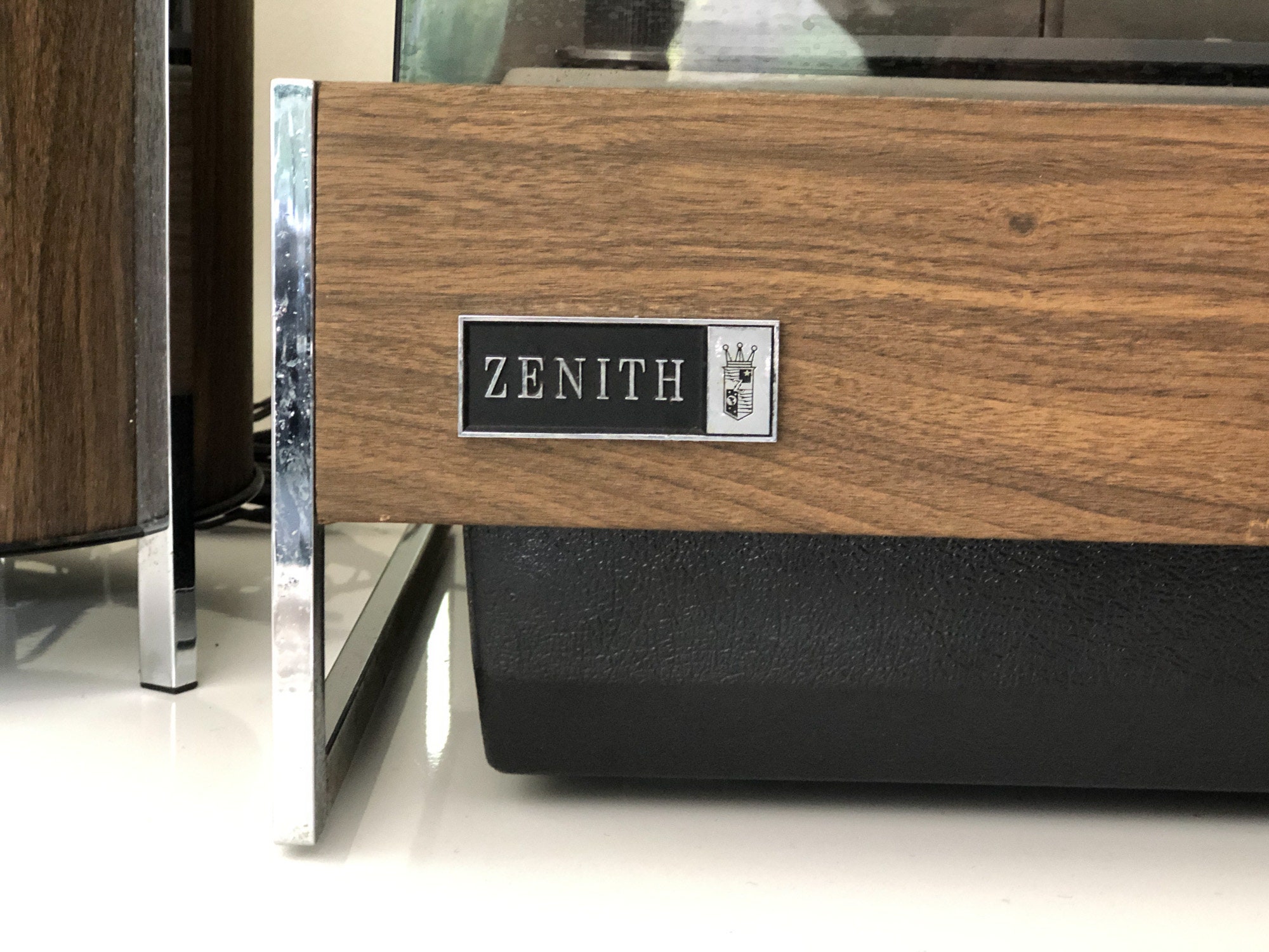 Rare 1960s Mid Century Zenith Z565 Moderne Circle of Sound Stereo