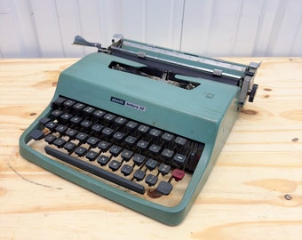 1960s Olivetti Lettera 32 Manual Typewriter Made in Italy