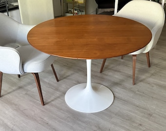 Knoll Saarinen 42 Inch Round Walnut Mid Century Dining Table