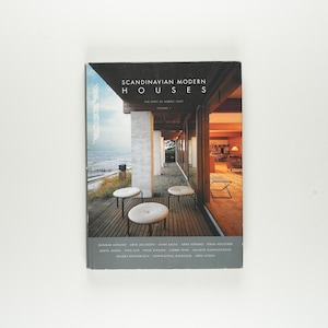 Scandinavian Modern Houses: The Spirit of Nordic Light Volume 1 First Edition