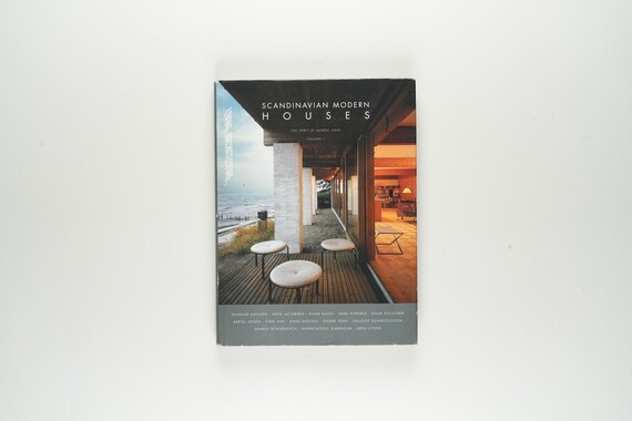 Scandinavian Modern Houses: the Spirit of Nordic Light Volume 1