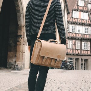 Idée cadeau : cartable / sac professeur pour homme et femme, taille L, cuir de buffle, 600 beige