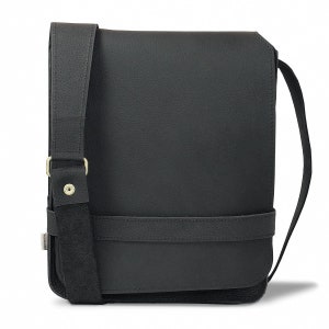 Crossbody bag 685, format portrait A4, taille M, cuir, noir