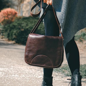Damen-Handtasche / Umhängetasche im Retro-Look, Größe M, Leder, 577 Kastanien-Braun