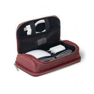 Torba na kable XL, organizer na kable, 2 przegródki, wykonana ze skóry bawolej, w kolorze czerwonym, model 021