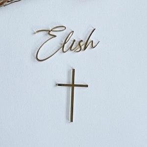 Namensschriftzug und Kreuz aus Acryl als Platzkarte, Gastgeschenk, Charm, Sheetcake, Produktion und Versand aus Deutschland personalisiert