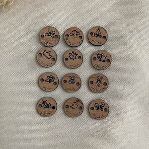 10 bottoni per bambini da 15 mm con motivo, personalizzabili singolarmente con il nome