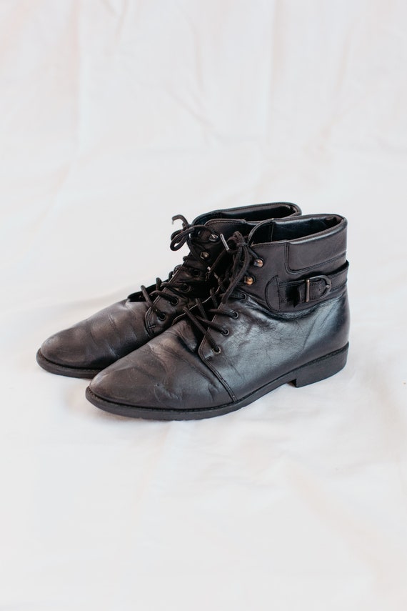 90s black buckled boots - 9 | leather lace up boot