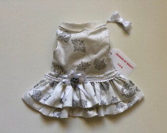 Vestido para perro de raza toy XS: blanco y plateado, con clip para la cabeza a juego