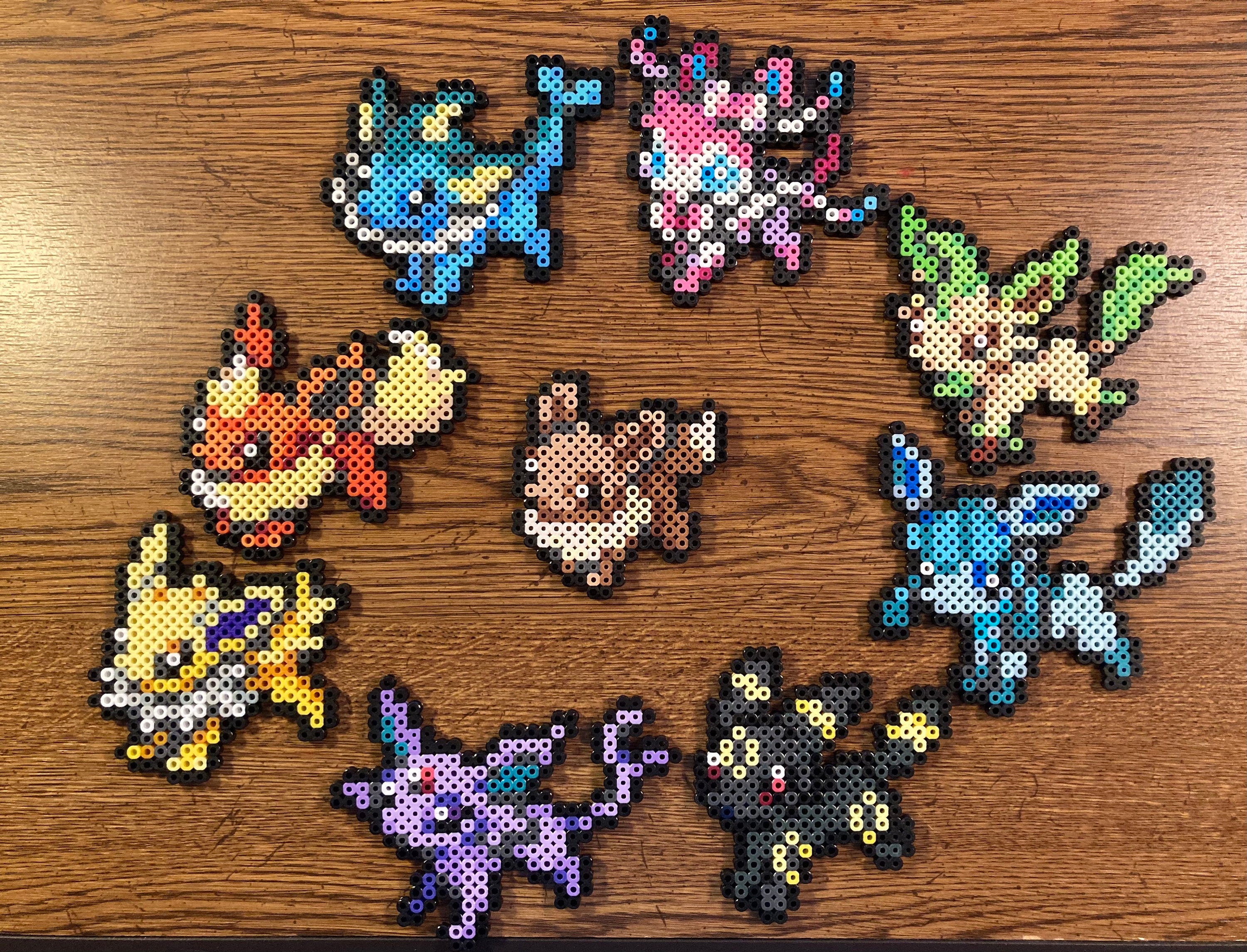 Chaveiro Pokemon Evolução Eevee, Vaporeon Glaceon Leafeon Espeon Jolteon  Flareon Umbreon (Hama Beads/ Pixel Art/ Perler Beads/ Pixel Arte) -  Escorrega o Preço