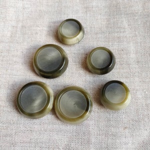 4 Green mottled buttons, khaki button, green button, green coat button, vintage green button, green jacket button, khaki coat button