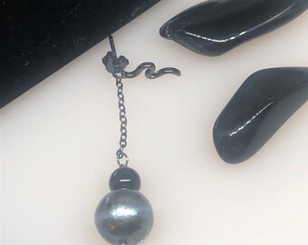 Solo earring freshwater pearl, blue/grey, tourmaline, black sterling silver snake ear stick, zirconia eye
