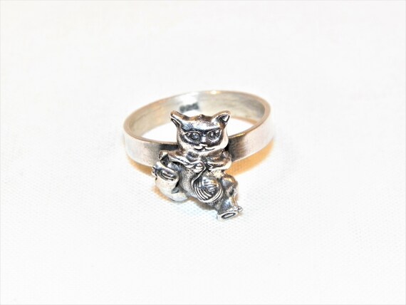 Sterling Silver Cat Ring, Playing with Yarn, Size… - image 6