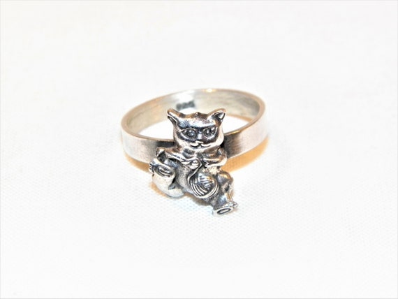 Sterling Silver Cat Ring, Playing with Yarn, Size… - image 1