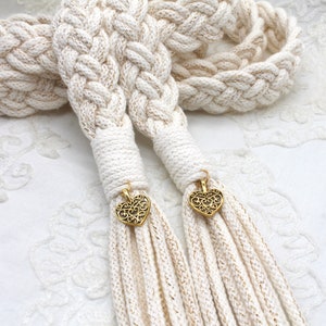 Handfasting Schnur Goldene Krawatte Schlichtes Elfenbein mit einem Hauch von Metallic Gold Hochzeit Seil mit Auswahl von Anhängern Traditionell Keltisch With Double Hearts