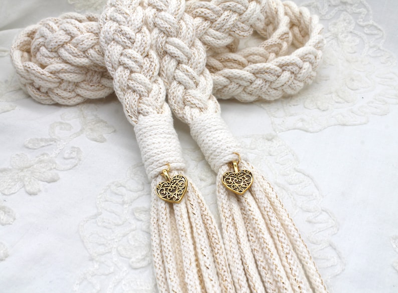 Handfasting Schnur Goldene Krawatte Schlichtes Elfenbein mit einem Hauch von Metallic Gold Hochzeit Seil mit Auswahl von Anhängern Traditionell Keltisch With Double Hearts