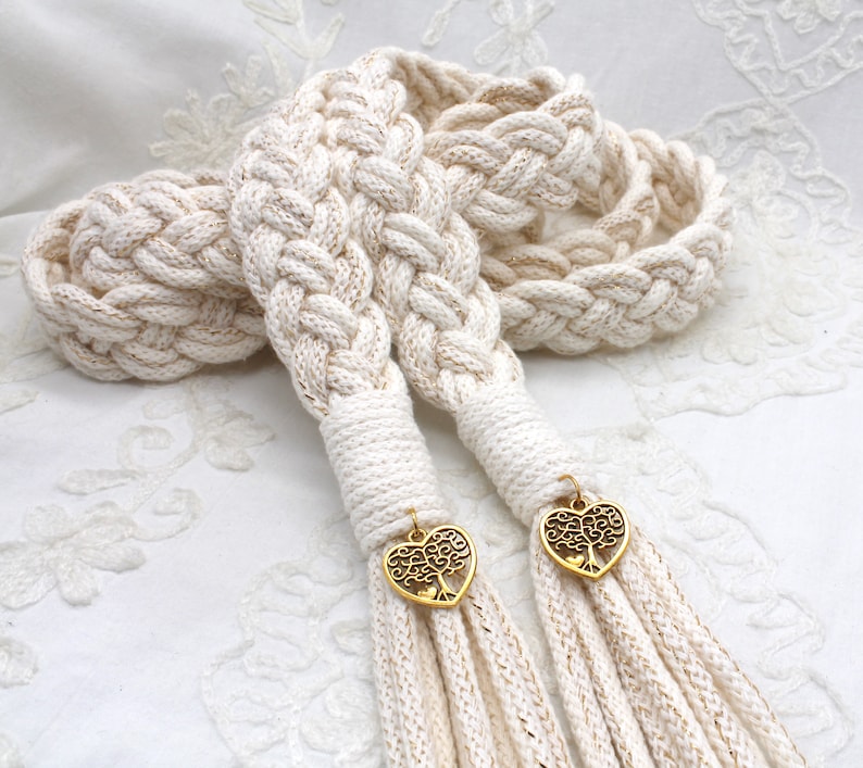 Handfasting Schnur Goldene Krawatte Schlichtes Elfenbein mit einem Hauch von Metallic Gold Hochzeit Seil mit Auswahl von Anhängern Traditionell Keltisch With Family Trees