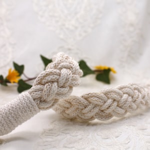 Handfasting Schnur Goldene Krawatte Schlichtes Elfenbein mit einem Hauch von Metallic Gold Hochzeit Seil mit Auswahl von Anhängern Traditionell Keltisch Bild 7