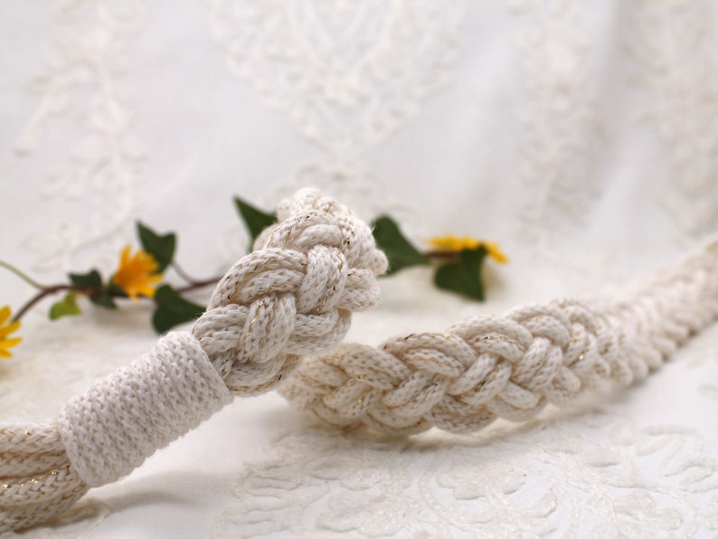 Handfasting Schnur Goldene Krawatte Schlichtes Elfenbein mit einem Hauch von Metallic Gold Hochzeit Seil mit Auswahl von Anhängern Traditionell Keltisch Bild 7