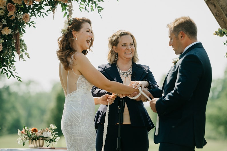 Handfasting Schnur Goldene Krawatte Schlichtes Elfenbein mit einem Hauch von Metallic Gold Hochzeit Seil mit Auswahl von Anhängern Traditionell Keltisch Bild 10