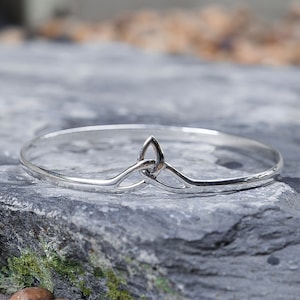 SUVANI Sterling Silver Open Triquetra Trinity Triangle Celtic Knot Symbol Unisex Bangle Bracelet 8.5"