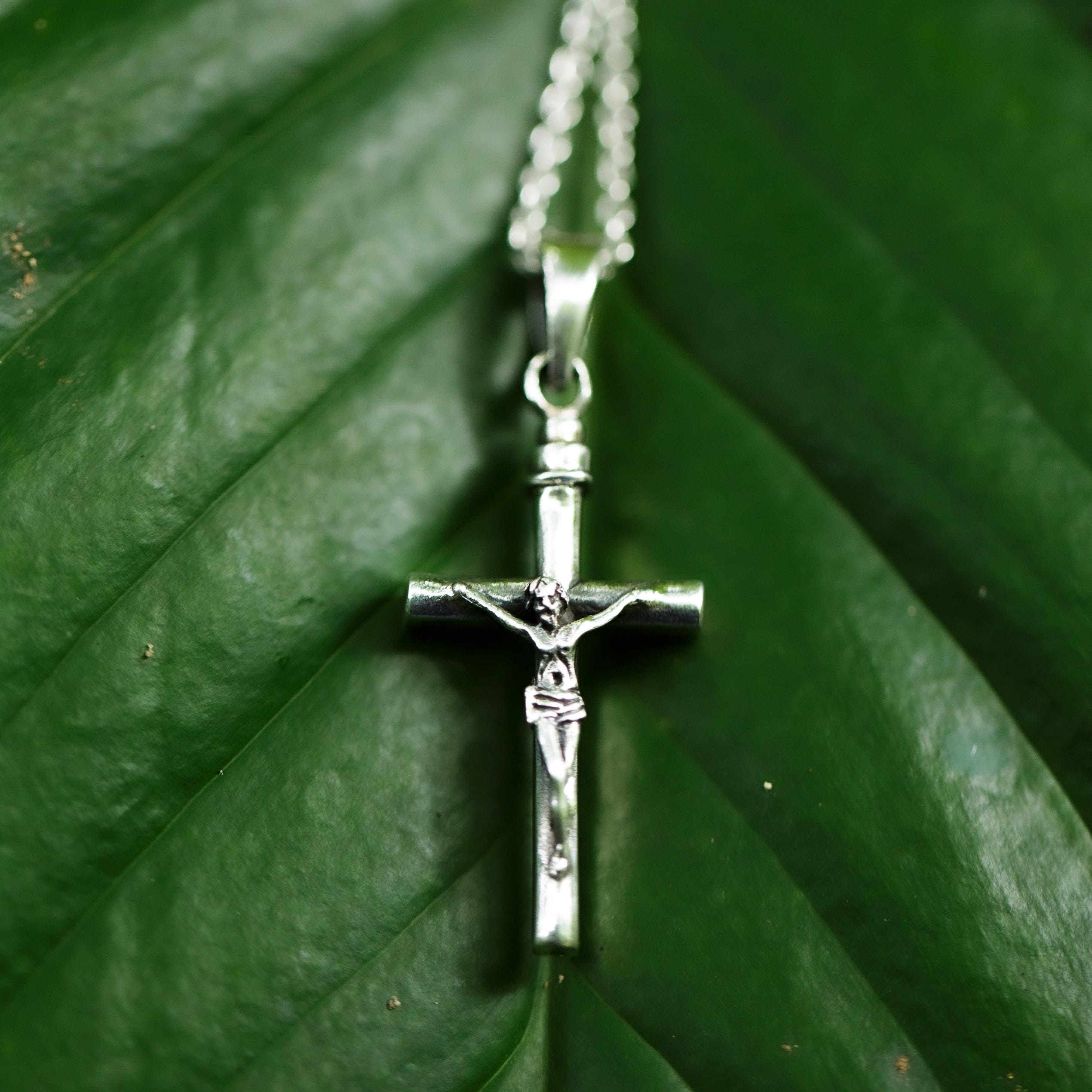 SUVANI 925 Sterling Silver Jesus Christ Crucifix Cross Unisex Pendant Necklace, 18 inches