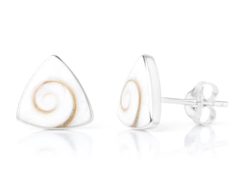 SUVANI Små örhängen i sterlingsilver med naturliga vita Shiva-ögon och snäckskal, 9 mm, stift