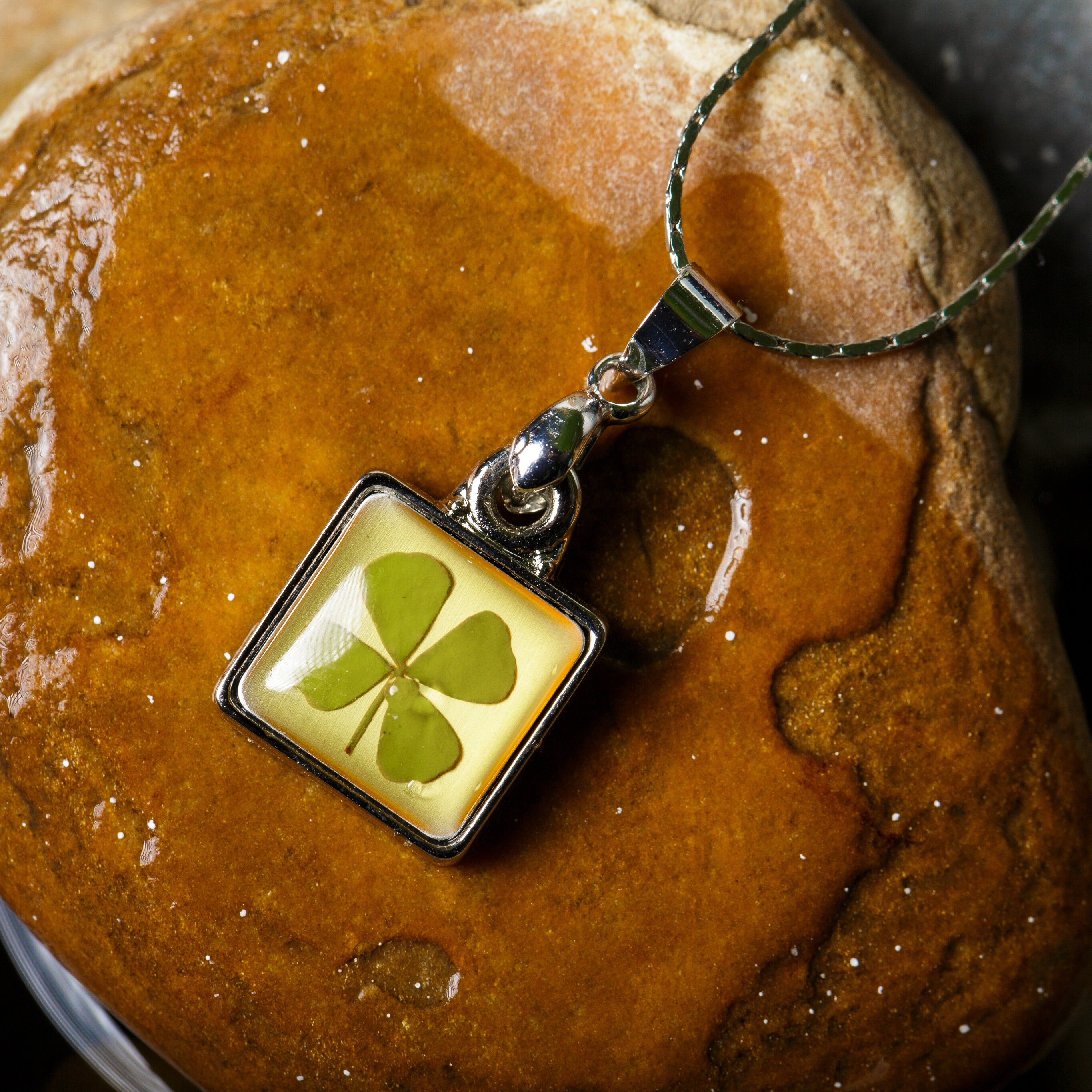 ネックレス・ペンダント SSIL [29CM Exclusive] Clover Pendant Symbolica pendant, Clover, Green, Mixed metal finish | Swarovski