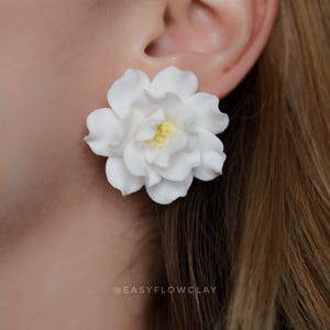 Pfingstrose Ohrstecker, wunderliche Hochzeit Ohrringe. Minimalistische Ohrringe mit Blume